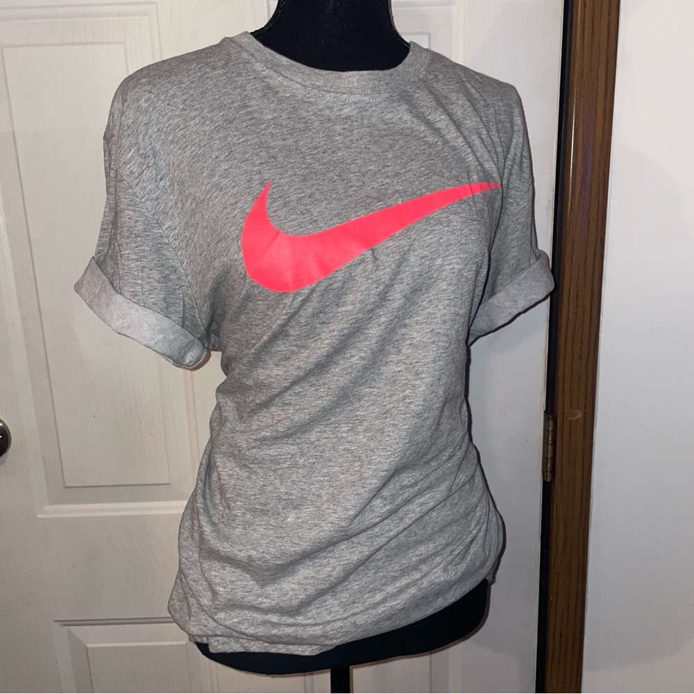 Nike Women’s Sz L T-Shirt short sleeve activewear athleisure top